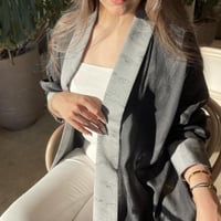 كلوش مموج مع ثنية من الامام والاكمام