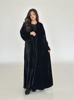 عبايه كلوش من المخمل المكسر