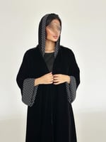 عبايه مخمل مع الشيفون المنقط