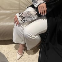 كلوش أسود مزين بشيفرون بارز الملمس