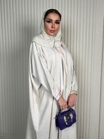 بشت مزين بقيطان ملون