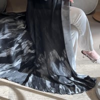 كلوش مموج مع ثنية من الامام والاكمام