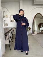 نص كلوش لف مع تطريز ملون من الامام وطرف الأكمام