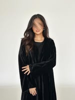 عبايه كلوش من المخمل المكسر