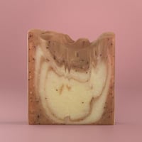 صابون ومقشر القهوة والشوفان الطبيعي