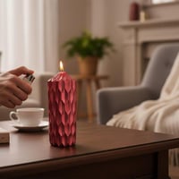 شمعة لون عنابي