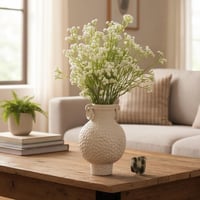 فازة مع الورد الصناعي أنيقة من تنسيقنا