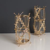 فازات شموع وورد ذهبي