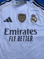 طقم ريال مدريد الأساسي 25/26 كم طويل