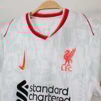 تيشيرت ليفربول الثالث 24/25 فئة اللاعبين