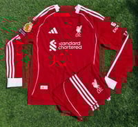 طقم ليفربول الأساسي 25/26 كم طويل