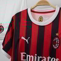 طقم اي سي ميلان الأساسي 24/25