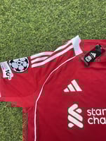 طقم ليفربول الأساسي 25/26