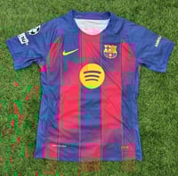 تيشيرت برشلونة الأساسي 25/26. فئة اللاعبين