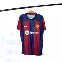 تيشيرت برشلونة الأساسي 2024 فئة اللاعبين