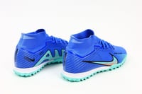 جزمة كرة قدم Nike