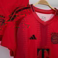 طقم بايرن ميونخ الأساسي 24/25