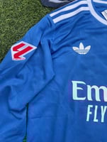 طقم ريال مدريد الثالث 25/26 كم طويل