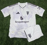 طقم مانشستر يونايتد الاحتياطي 25/26