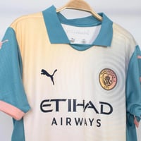 تيشيرت مانشستر سيتي الرابع 24/25 فئة اللاعبين