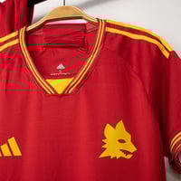 طقم روما الأساسي