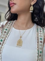 طقم المحراب مطلي ومزين بالزركون الملون والؤلؤ ( عق...