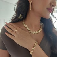 طقم متكامل فاخر (عقد تشوكر + اسوارة + خاتم + حلق)...