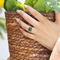 خاتم فضة نسائي أنيق بحجر عقيق أخضر T-52