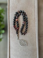 سبحة انيقه عقيق اسود مطفي ملون R.K39