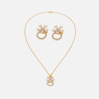 ‎ طقم نسائي كلاسيك باللون الذهبي