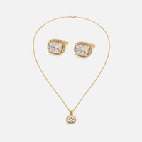 ‎ طقم نسائي أنيق باللون الذهبي