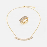 ‎ طقم نسائي أنيق بلون ذهبي