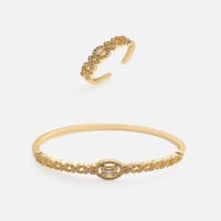 ‎ طقم نسائي فاخر بلون ذهبي