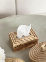 علبة مناديل خشبية