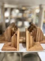 مثبت كتب خشبي