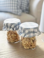 قنينة مع غطاء قماشي كاروهات سماوي