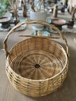 سلة خوص بغطاء