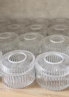 علبة منديل زجاج صغيرة