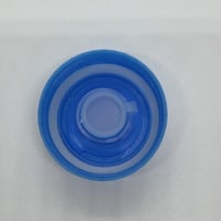 غطاء بلاستيك مع فتحة للقوارير الجالون البلاستيكية