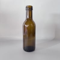 كرتون قوارير زجاجية عنبر اللون يستخدم زيت الزيتون...