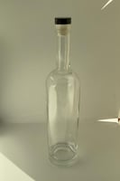 قارورة زجاج شفاف عالي الجودة و قاعدة سميكة حجم 750...