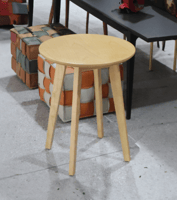 طاولة (round table)