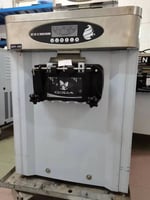 آلة تحضير آيسكريم