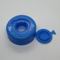 غطاء بلاستيك مع فتحة للقوارير الجالون البلاستيكية