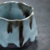 كوب سراميك كريمه زرقاء