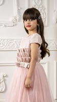 فستان بناتي وردي مع فيونكة ناعمة