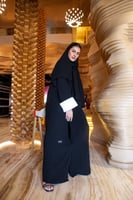 عباية اكمام بيضاء وجيب واحد