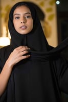 طرحة سوداء بطقطق