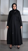 عباية بربطة جانبية وجيوب مخفية