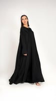 عباية مفتوحة مع فستان اسود